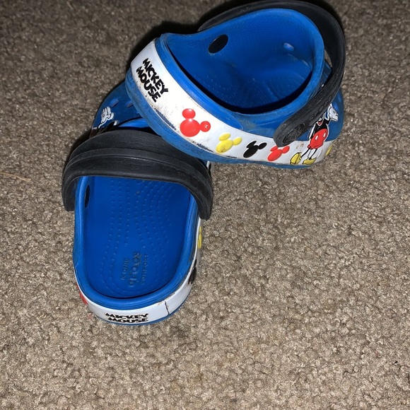 Crocs x Disney Mickey Mouse Kid’s Classic Slip On Clogs / Size 2 - Picture 3 of 4